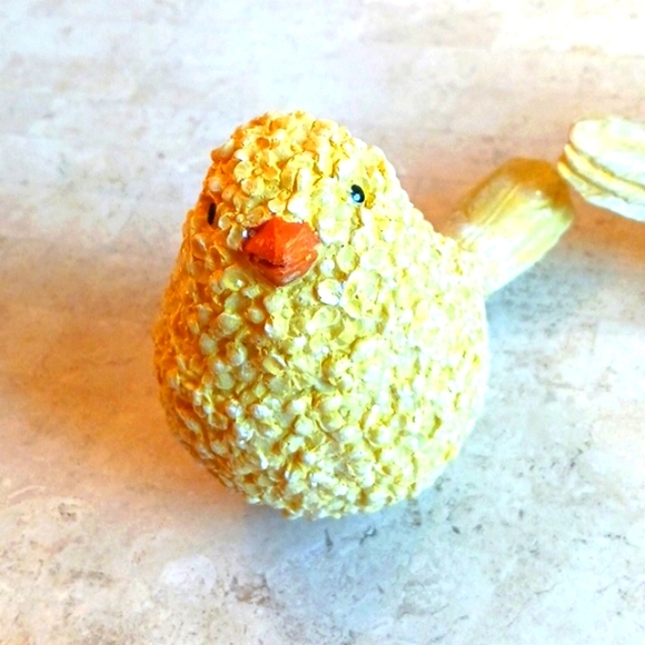 Bird figurines- resin set of 2 - floral design on birds - yellow. Valeri Parhill - Picture 10 of 15